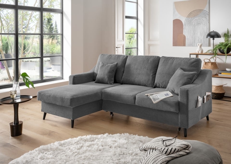 Sofa Valentina von Benformato: Elegantes Breitcord-Sofa mit Schlaffunktion, Bettkasten und Flexibler Recamiere – In drei stilvollen Farben erhältlich Sofa Valentina von Benformato: Elegantes Breitcord-Sofa mit Schlaffunktion, Bettkasten und Flexibler Recamiere – In drei stilvollen Farben erhältlich von Benformato