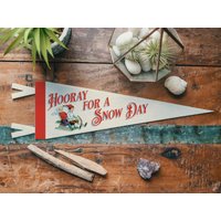 Hooray For Snow Day Filz Wimpel | Winter Wunderland Wand Kunst Vintage Stil Banner Flagge, Kinderzimmer Wohnkultur. Weihnachtsgeschenk Hergestellt in von BenoitsDesignCo