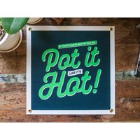 Pot It Like It's Hot Filz Poster Banner | Pflanzen Mama Wand Kunst Geschenk. Vintage Wimpelkette Mit Natürlicher Weißer Wanddeko. Handgemachtes von BenoitsDesignCo