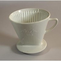 Großer Melitta Porzellan-Filter 103 | 3-Loch Vintage Keramik Kaffeefilter Handbrühen West German Large Coffee Dripper Mid Century Großer Melitta Porzellan-Filter 103 | 3-Loch Vintage Keramik Kaffeefilter Handbrühen West German Large Coffee Dripper Mid Century von BensGermanVintage