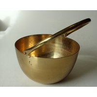 Messing-Blumentopf Mit Griff Übertopf Aus Den 1960Ern - Vintage Mid Century Solid Brass Planter With Handle von BensGermanVintage
