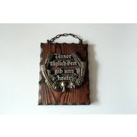 Wandbild Mit Spruch - 1950Er Holzimitat Metall Spruchbild Zum Aufhängen, Geschenk Hochzeit, Retro, Vintage, Mid Century Wandbild Mit Spruch - 1950Er Holzimitat Metall Spruchbild Zum Aufhängen, Geschenk Hochzeit, Retro, Vintage, Mid Century von BensGermanVintage
