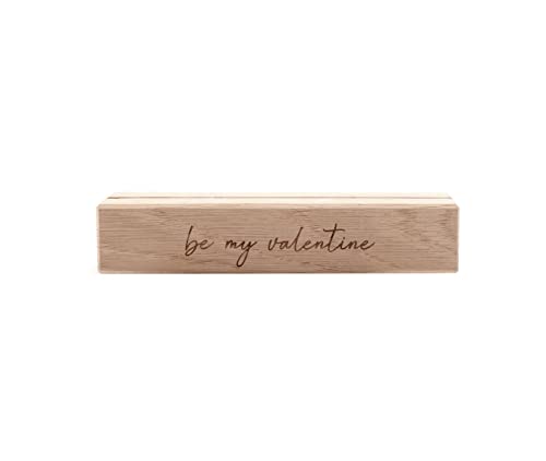 Kartenhalter aus Holz mit Gravur | Kartenleiste | Bildleiste | Tischaufsteller | Eiche | Massivholz 15 x 3 cm Pohmer Design (Valentine) von Bergliebe