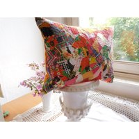 Boho-Patchwork Kissen, Gestepptes Buntes Dekokissen , Crazy Patchworkkissen 32 X 42 cm Dekoratives Rot Orange Kissen Geschenk Für Sie von BerlinBagsHome