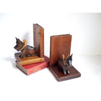 Mid Century Vintage Terrier Hund Buchstützen, Holzschnitzereien Scottish Buchstützen Holz von Berlinattic