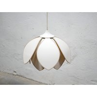 Vintage-Lotusblüten-Aufhängung Vintage-Lotusblüten-Aufhängung von BertheetHypolite