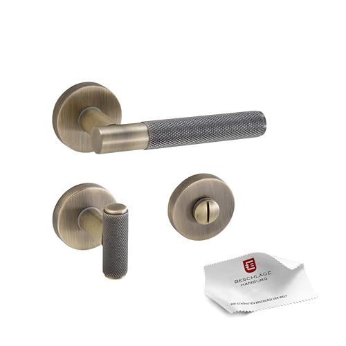 Beschläge Hamburg | Türgriff Türbeschlag MUNICH-X 07 AB WC | Bad Türklinke mit Gitternetzstruktur für Toiletten Innentüren | Karomuster Drückergarnitur | ø51x10mm | Türdrücker in messingfarben antik Beschläge Hamburg | Türgriff Türbeschlag MUNICH-X 07 AB WC | Bad Türklinke mit Gitternetzstruktur für Toiletten Innentüren | Karomuster Drückergarnitur | ø51x10mm | Türdrücker in messingfarben antik von Beschläge Hamburg