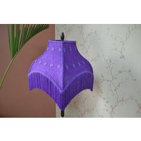 Bestickter Spitzen Lampenschirm Mit Viskose Fransen Bestickter Spitzen Lampenschirm Mit Viskose Fransen von BespokeByNikita