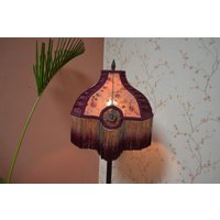 Handgemachter Brauner Ombre Lampenschirm Gestickte Spitze & Bordeaux Pinch Plissee Handgemachter Brauner Ombre Lampenschirm Gestickte Spitze & Bordeaux Pinch Plissee von BespokeByNikita