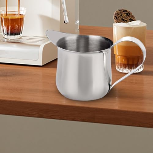 Stilvoller Milchaufschäumkrug Edelstahl-Design für ultimative Kontrolle und Temperaturanzeige (240 ml) von Besshepplo