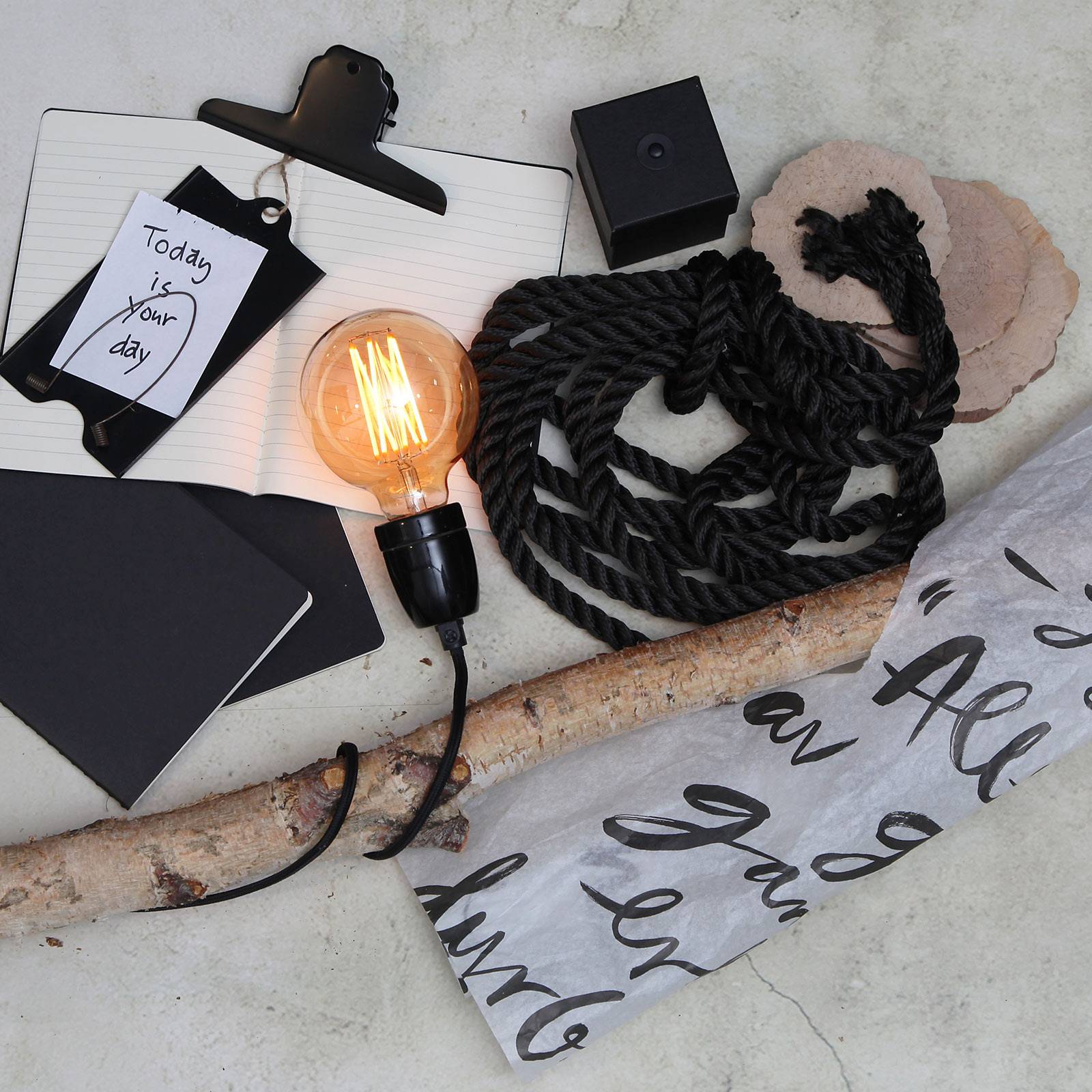 E27-Fassung Glaze mit Kabel, schwarz E27-Fassung Glaze mit Kabel, schwarz von STAR TRADING