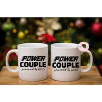 Power Couple Powered By God | Kaffeetasse Geschenk Für Sie Ihn Love Day Valentinstag Tumbler Bestseller Weingläser von BestSellerMug