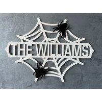 Halloween Spinnennetz Benutzerdefiniertes Monogramm/Schild Personalisierter Kranz Nachname Wanddekoration Deko von BestWoodGiftStore