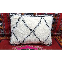 Moroccan Beni Ourain Pillow Handmade Pouf Cushion Pillows Wool Covers Coussin Marocain Moroccan Beni Ourain Pillow Handmade Pouf Cushion Pillows Wool Covers Coussin Marocain von BestWoolRug