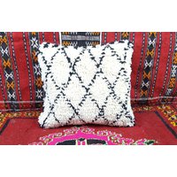 Moroccan Beni Ourain Pillow Handmade Pouf Cushion Pillows Wool Covers Coussin Marocain Moroccan Beni Ourain Pillow Handmade Pouf Cushion Pillows Wool Covers Coussin Marocain von BestWoolRug