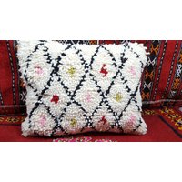 Moroccan Beni Ourain Pillow Handmade Pouf Cushion Pillows Wool Covers Coussin Marocain Moroccan Beni Ourain Pillow Handmade Pouf Cushion Pillows Wool Covers Coussin Marocain von BestWoolRug