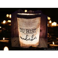 Besticktes Windlicht "Du Bist Wunderbar" Freie Farbwahl Lichtbeutel Kerzenglas Deko Geschenk Kompliment Danke Freundin Liebe Kerze Besticktes Windlicht "Du Bist Wunderbar" Freie Farbwahl Lichtbeutel Kerzenglas Deko Geschenk Kompliment Danke Freundin Liebe Kerze von Bestickend