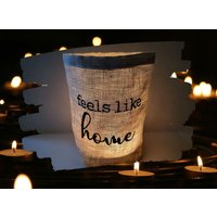 Besticktes Windlicht Feels Like Home Freie Farbwahl Lichtbeutel Kerzenglas Deko Garten Tischdeko Party Teelicht Laterne Besticktes Windlicht Feels Like Home Freie Farbwahl Lichtbeutel Kerzenglas Deko Garten Tischdeko Party Teelicht Laterne von Bestickend
