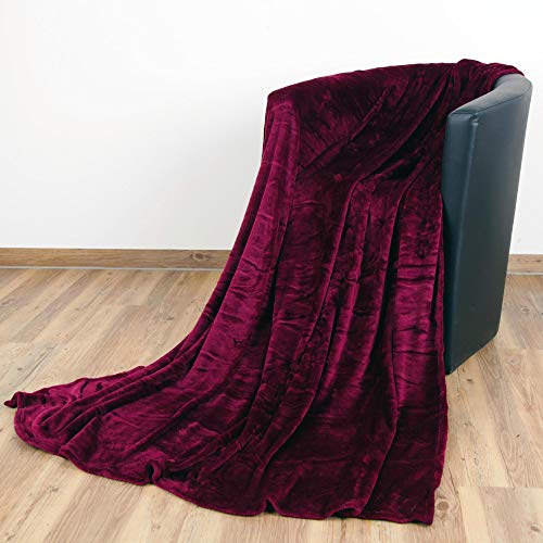 Bestlivings Kuscheldecke Wohndecke Celina - hochwertige Flauschige Decke, 130 x 170 cm - Aubergine von Bestlivings