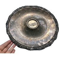 Vintage Silbertablett Mit Gravur - Repoussé Blumenrand Verzierte Mitte Platte Vintage Silbertablett Mit Gravur - Repoussé Blumenrand Verzierte Mitte Platte von BetancourtCollection