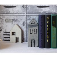 Betonhäuschen Als Buchstütze von BetonDesignAngR