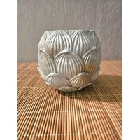 Lotusblume Pflanzgefäß Blumentopf Beton, Weiss Gold Lotusblume Pflanzgefäß Blumentopf Beton, Weiss Gold von BetonLiese24