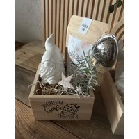 Geschenkbox Wichtel - Früchtetee, Herz-Teesieb & Handgefertigter Weihnachtliche Holzbox „Wichtelige Grüße"/„3Er Bande Geschenkbox Wichtel - Früchtetee, Herz-Teesieb & Handgefertigter Weihnachtliche Holzbox „Wichtelige Grüße"/„3Er Bande von BetonideenBySu