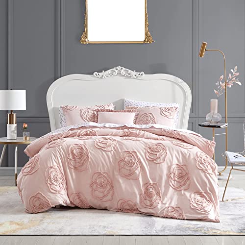 Betsey Johnson Home | Rambling Rose Collection | Bettbezug-Set – 100% Baumwolle, weiche und atmungsaktive Bettwäsche mit Knopfverschluss, vorgewaschen für zusätzliche Weichheit, Twin, Pink Betsey Johnson Home | Rambling Rose Collection | Bettbezug-Set – 100% Baumwolle, weiche und atmungsaktive Bettwäsche mit Knopfverschluss, vorgewaschen für zusätzliche Weichheit, Twin, Pink von Betsey Johnson