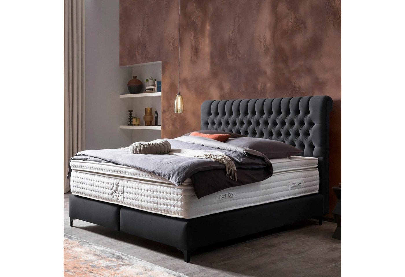 BettCo Boxspringbett Chester (180 x 200 cm, in Schwarz Velours), Chesterfield-Design + optionaler Topper, Schwarze Metallfüße von BettCo