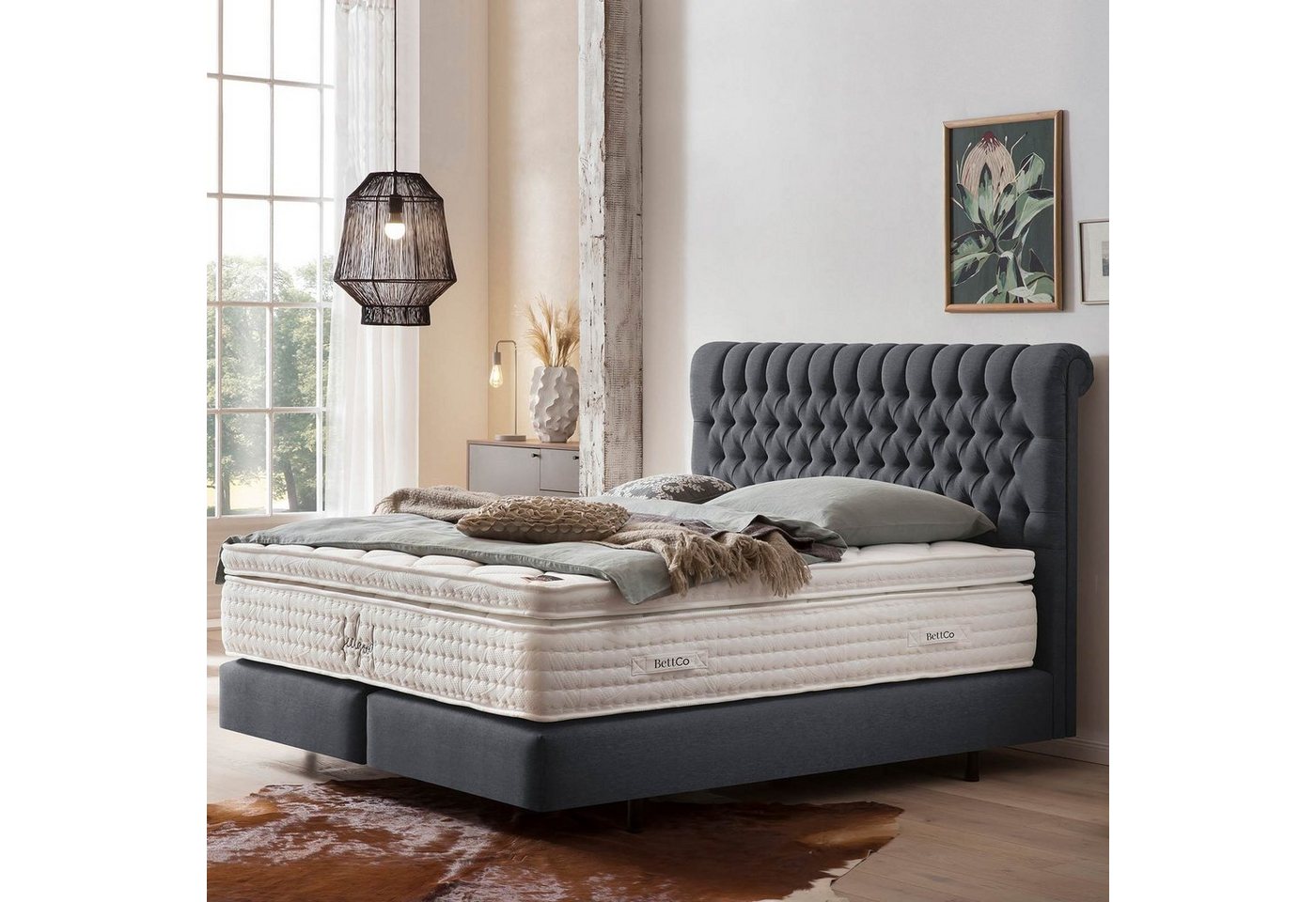 BettCo Boxspringbett Chester (200 x 200 cm, in Anthrazit Webstoff), Chesterfield-Design + optionaler Topper, Schwebeoptik von BettCo