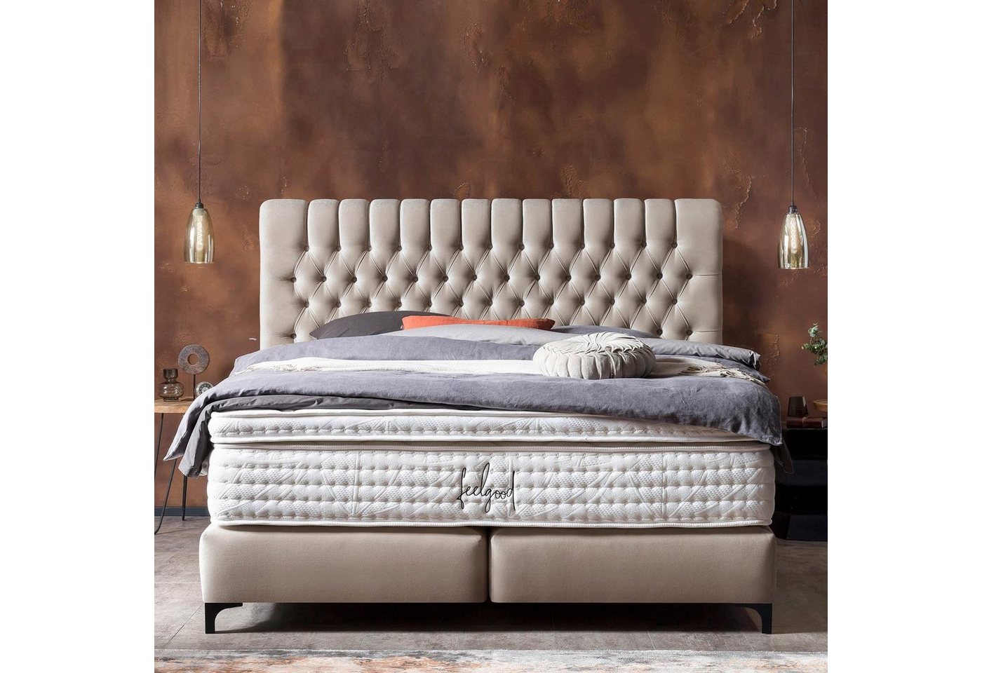 BettCo Boxspringbett Chester (in Creme Velours, 160 x 200 cm), Chesterfield-Design + optionaler Topper, Schwarze Metallfüße von BettCo