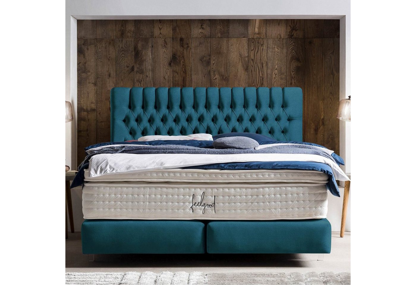 BettCo Boxspringbett Chester (in Petrol Samt, 160 x 200 cm), Chesterfield-Design + optionaler Topper, Acryl-Füße Glas-Optik von BettCo