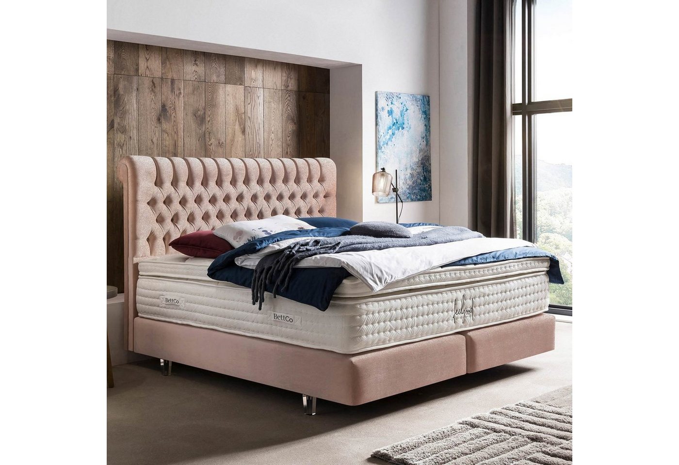 BettCo Boxspringbett Chester (in Rose Samt, 140 x 200 cm), Chesterfield-Design + optionaler Topper, Acryl-Füße Glas-Optik von BettCo