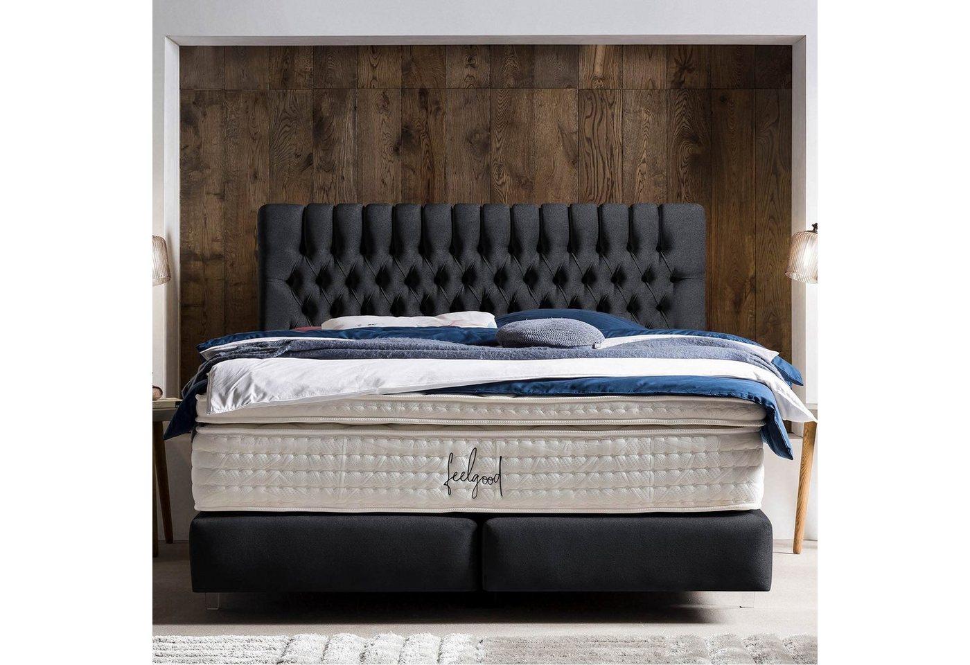 BettCo Boxspringbett Chester (in Schwarz Samt, 140 x 200 cm), Chesterfield-Design + optionaler Topper, Acryl-Füße Glas-Optik von BettCo