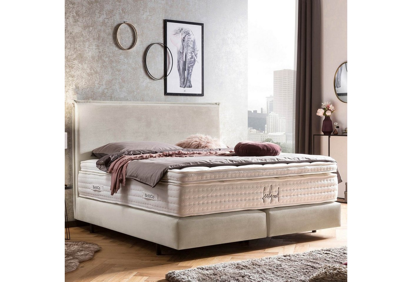 BettCo Boxspringbett London (200 x 200 cm, in Creme Samt), Zeitloses-Design mit Biese + optionaler Topper, Schwebeoptik von BettCo