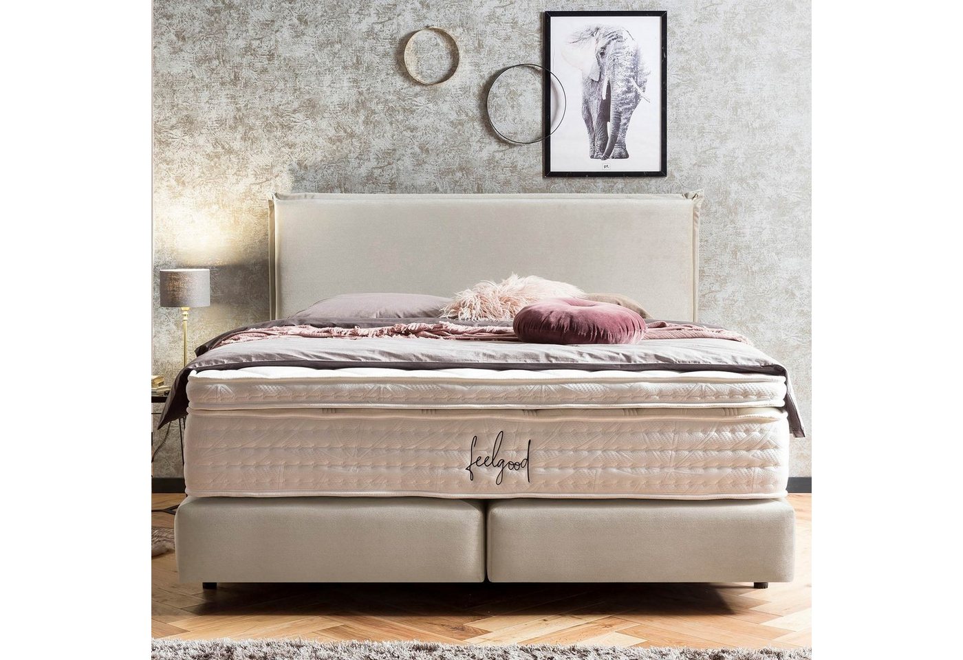 BettCo Boxspringbett London (in Creme Samt, 200 x 200 cm), Zeitloses-Design mit Biese + optionaler Topper, Schwebeoptik von BettCo