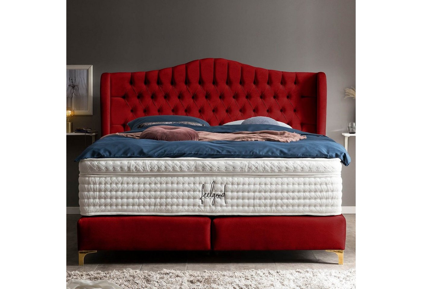 BettCo Boxspringbett Maison (in Rot Samt, 140 x 200 cm), Chesterfield Design mit Ohren + optionaler Topper, Füße Gold-Optik von BettCo