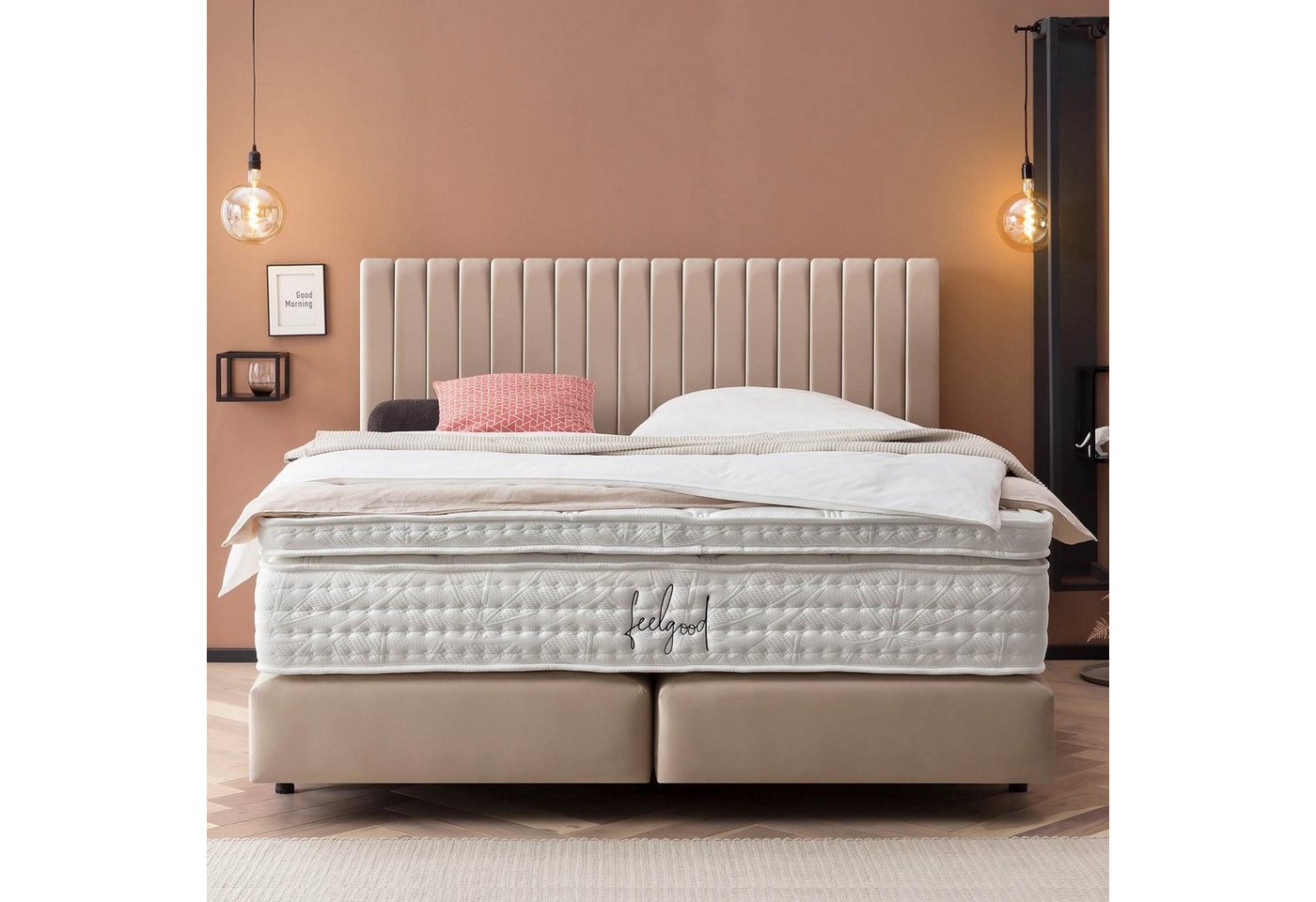 BettCo Boxspringbett Paris (180 x 200 cm, in Creme Velours), Zeitloses-Design mit Pfeifensteppung + optionaler Topper, Schwebeoptik von BettCo