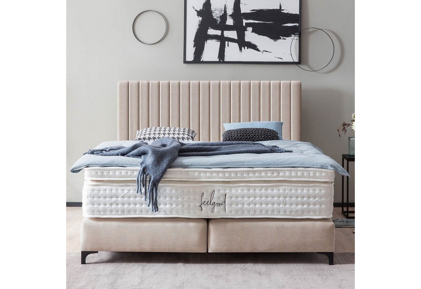 BettCo Boxspringbett Paris (in Beige Webstoff), Pfeifensteppung Design + optionaler Topper, Schwarze Metallfüße von BettCo