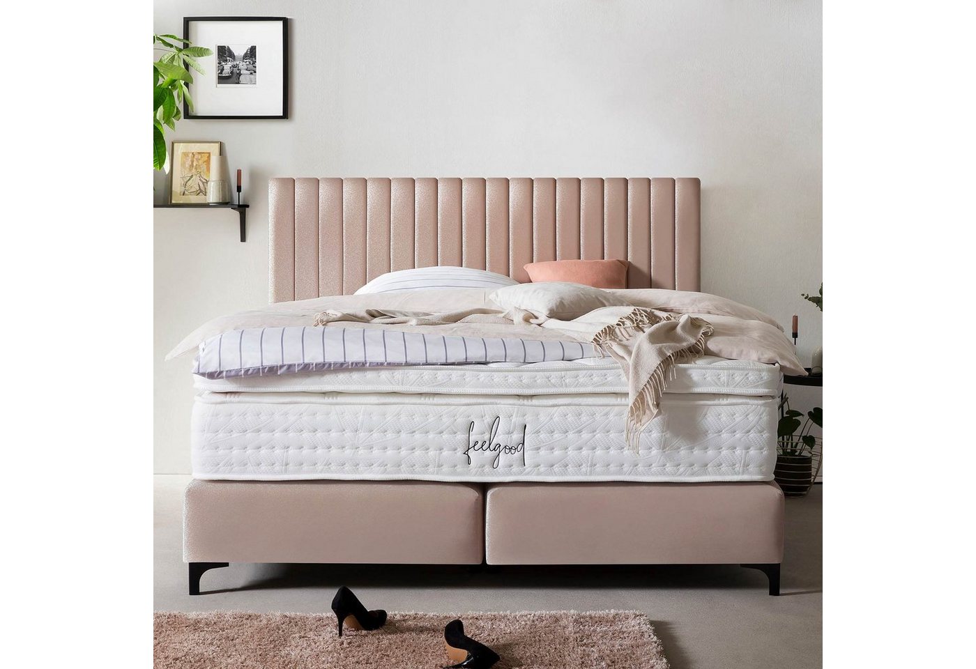 BettCo Boxspringbett Paris (in Rose Samt), Pfeifensteppung Design + optionaler Topper, Schwarze Metallfüße von BettCo