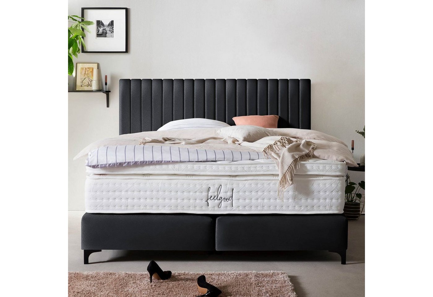 BettCo Boxspringbett Paris (in Schwarz Samt), Pfeifensteppung, Topper optional, Metallfüße von BettCo