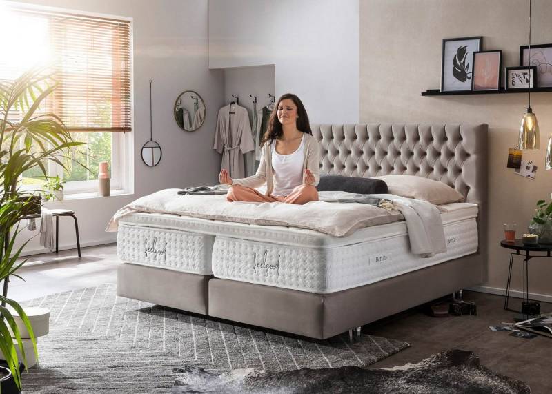 BettCo Boxspringbett Vegas (200 x 200 cm, 7-St., in Taupe Velours), Chesterfield Design, Topper optional, Acryl-Füße von BettCo