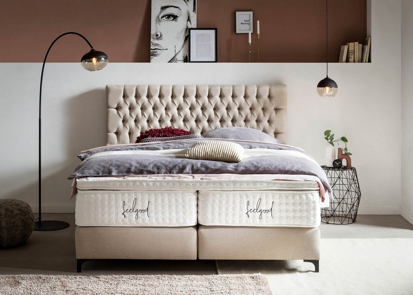 BettCo Boxspringbett Vegas (in Beige Webstoff, 7-St., 160 x 200 cm), Chesterfield-Design + optionaler Topper, Schwarze Metallfüße von BettCo