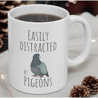 Taubenliebhaber Tasse, Crazy Pigeon Lady, Vogelliebhaber Geschenk, Vogel Leicht Von Tauben Abgelenkt, Süßes Haustier Bird Lady Kaffeebecher von BetterGiftStore