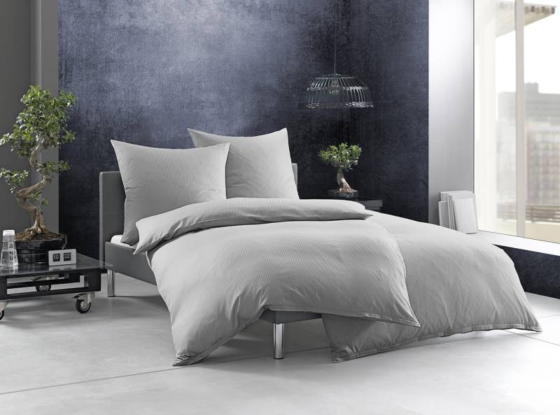 Bettwaesche-mit-Stil Mako-Satin Damast Streifen Bettwäsche „Linea“ grau 4mm gestreift Kissen 40x80 von Bettwaesche-mit-Stil