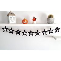 Black Star Halloween Girlande Glow in The Dark Dekoration Geister Kamingirlande Geistergirlande Niedliche Deko von BettyHomeDecor