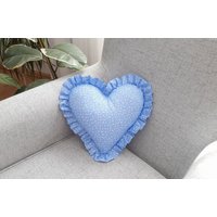 Blaues Herzkissen Blumenkissen Wohnkultur Herzförmiges Kissen Sofakissen von BettyHomeDecor