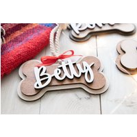 Hund Weihnachtsschmuck Mit Namen Haustier Ornament Hundeknochen Holzverzierung Personalisiertes Geschenk Hundebesitzer Weihnachtsdekor Mama von BettyWoof