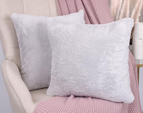 Betz 2 Stück Kissenbezüge - Lübeck - flauschig weich mit Reißverschluss aus 100% Polyester 45 x 45 cm Farbe: Silbergrau Betz 2 Stück Kissenbezüge - Lübeck - flauschig weich mit Reißverschluss aus 100% Polyester 45 x 45 cm Farbe: Silbergrau von Betz