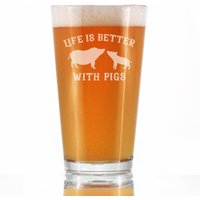 Das Leben Ist Besser Mit Schweinen - Süßes Pint-Glas, 16 Unzen, Geätzte Sprüche Bauernhaus-Dekor-Geschenke Für Liebhaber Von Und Bier von BevveeCo